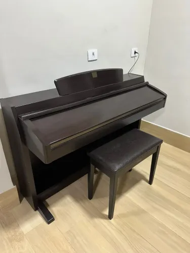 Piano Digital Yamaha CLP-240 Clavinova 