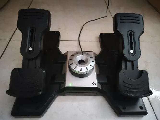 Pedal Logitech G ( pedal rudders) 