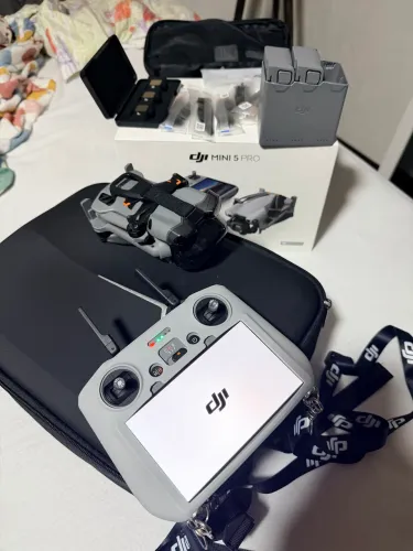 DJI Mini 5 Pro Fly More Combo Plus (RC2 com Tela) - Seminovo, Completo na Caixa