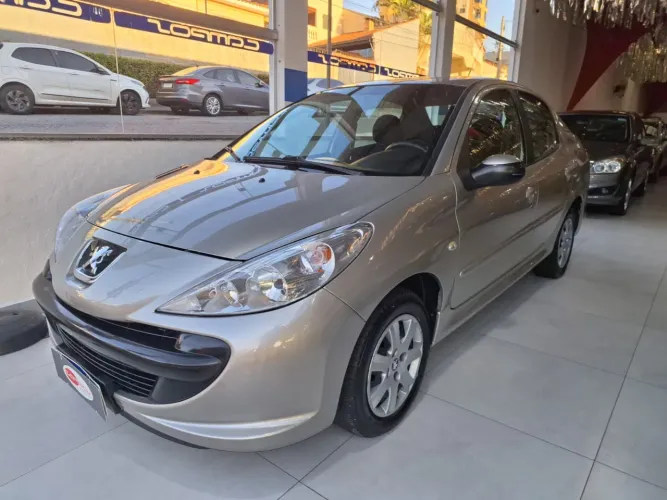 Peugeot 207 Sedan Passion XR 1.4 Flex 8V 4P 2010