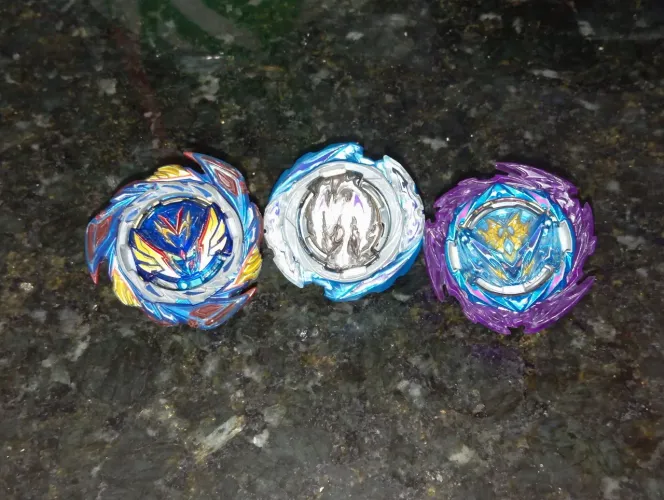 Lote de Beyblade da takara tomy