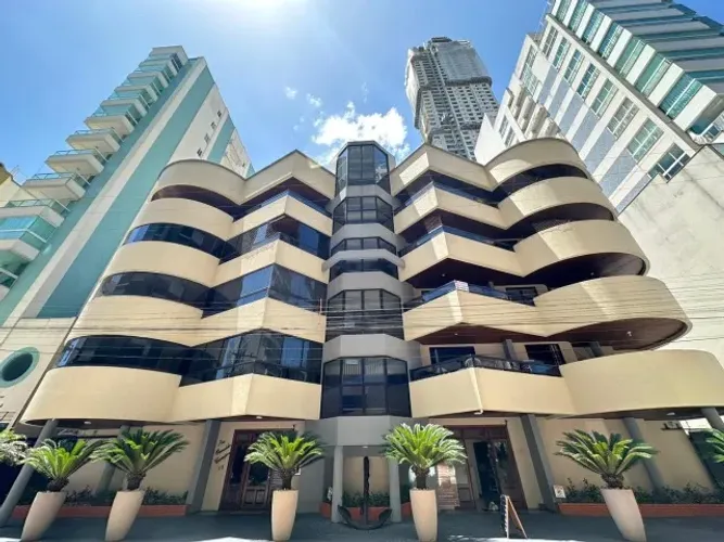 Apartamento Mobiliado Quadra Mar em Meia Praia Itapema SC ( 70 metros do mar )