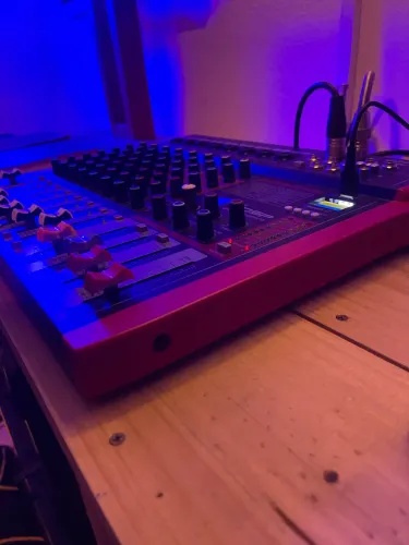 Mesa de som Soundvoice MR-802 Rubi | 8 canais | USB e Bluetooth