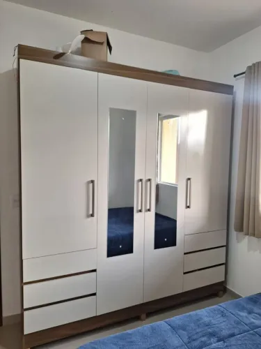 Vendo guarda roupa 4 portas e 6 gavetas