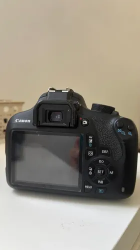 Câmera Canon DSLR com Lente, Bateria e Carregador