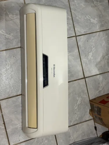 EVAPORADORA AR-CONDICIONADO SPLINGER ELETROLUX 9.000 MIL BTUS 