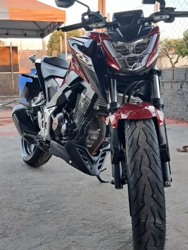 Moto zerado e na garantia.