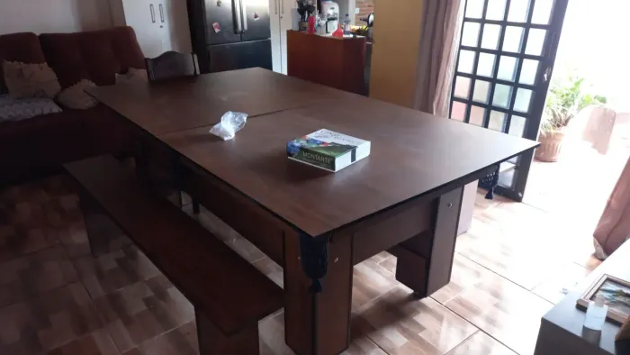 Mesa de sinuca com tampão que vira mesa de jantar 