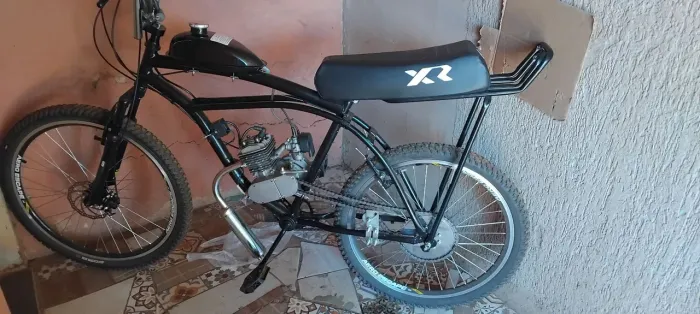 VENDO BICICLETA MOTORIZADA 80CC FREIO A DISCO PRETA QUADRO EM AÇO CARBONO REFORÇADO 1.600 