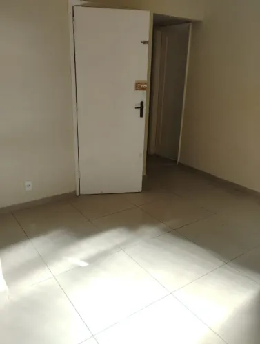 Alugo apartamento de 2 Quartos em Higienópolis, Rua Magda