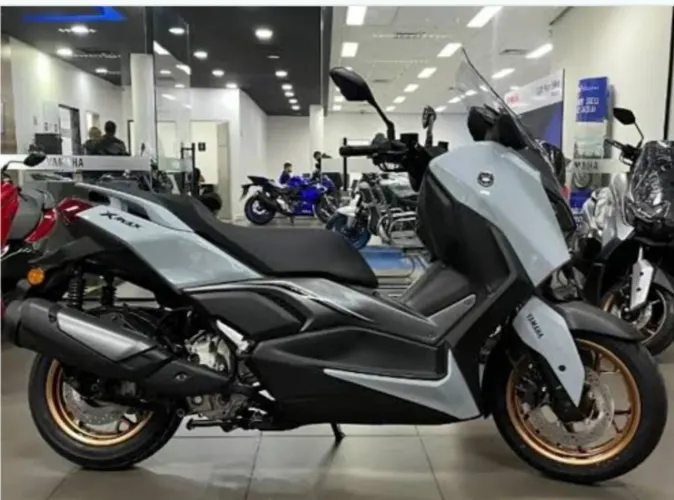 Yamaha X Max 2026 praticamente zero km fiz a 1a revisão ontem comprada na Motomania