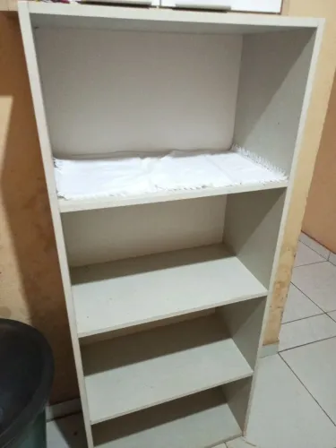 Vendo esse móvel eu uso pra colocar louça
