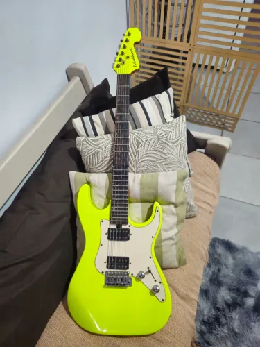 Guitarra Superstrato