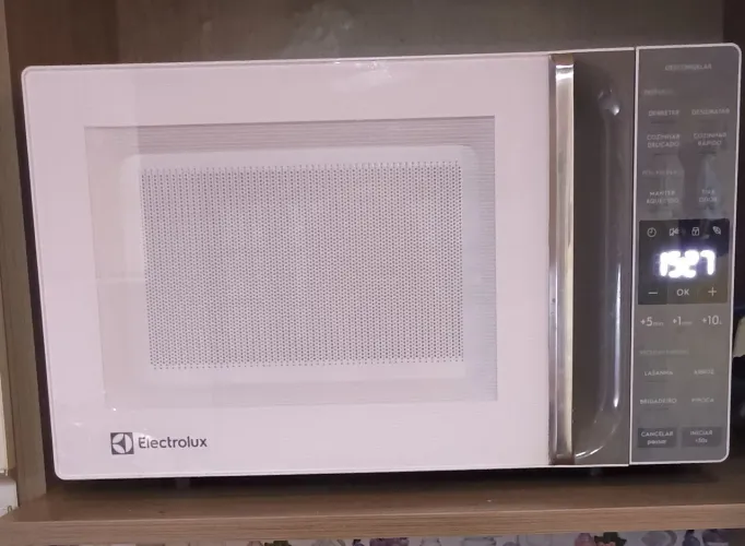 Micro-ondas Electrolux 23L - Muito conservado