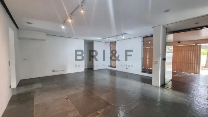 SOBRADO COMERCIAL E RESIDENCIAL COM 137M², 2 QUARTOS, 1 SUÍTE E 2 VAGAS NO MORUMBI