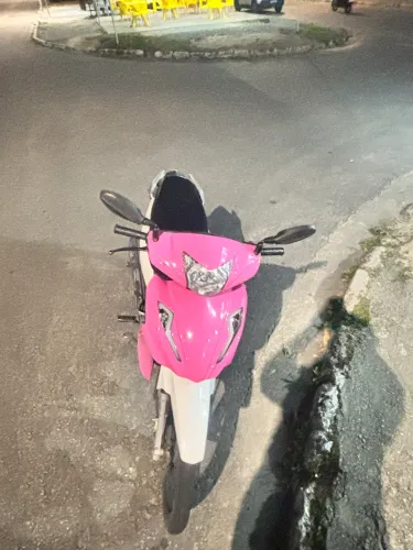 Moto rosa avelloz