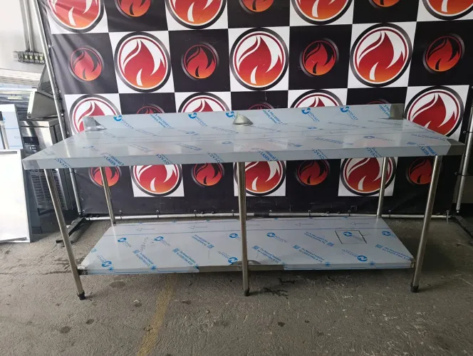 Mesa 2,00x65x85 com espelho & prateleira inferior toda no aço inox nova sem uso <br>