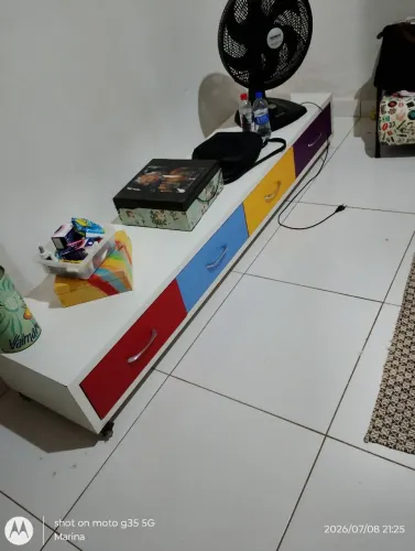 Cômoda baixa de rodinha 4 gaveta 