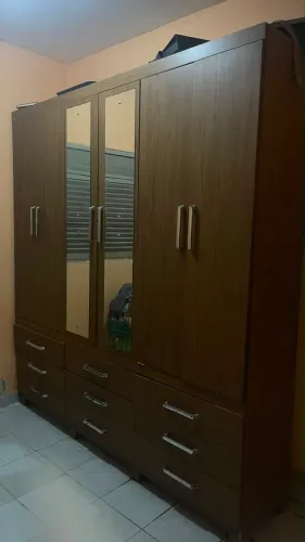 Guarda roupa 6 portas 