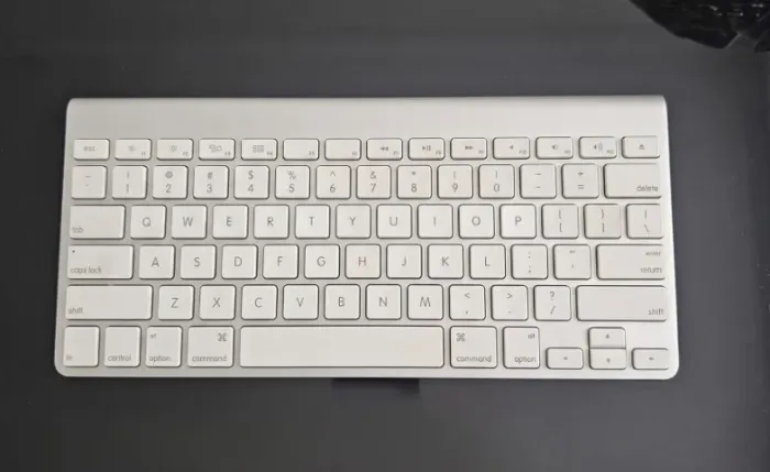 Teclado Apple Wireless Keyboard A1314 Bluetooth Mac/iPad
