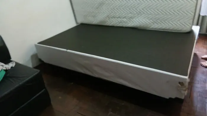 Cama base box casal 138x188x35 usado