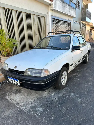 Chevrolet Monza GL 1.8 Efi/ SL/ L/ 650/barc. 2e4p (álcool) 1996