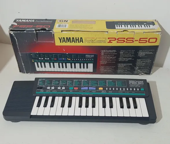 Órgão Yamaha PSS-50 
