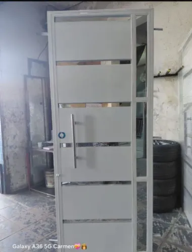 Vendo porta padrão 2.10x85