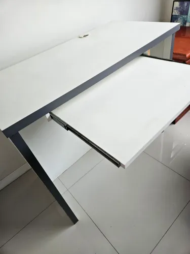 Mesa computador, fuinha mas funcional