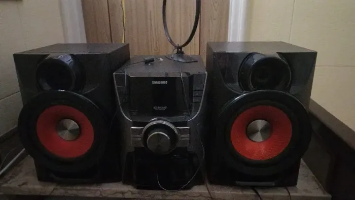aparelho de som samsung 5 cds sound giga 2 caixas de som - usado em perfeito estado