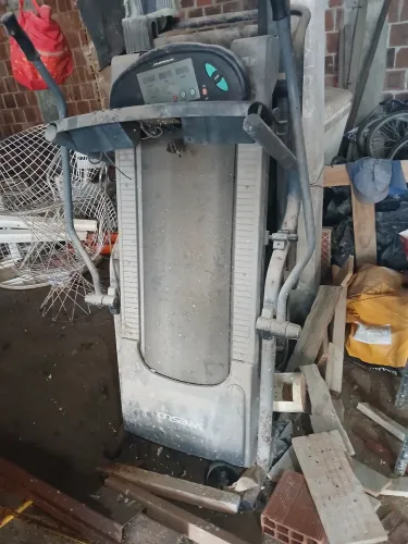 Vendo 2 esteiras elétricas e uma bicicleta ergometrica precisando de reparos