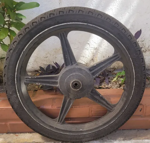 Roda dianteira, aro 18 tambor titan/fan