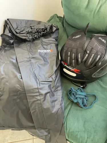 CAPA DE CHUVA + CAPACETE