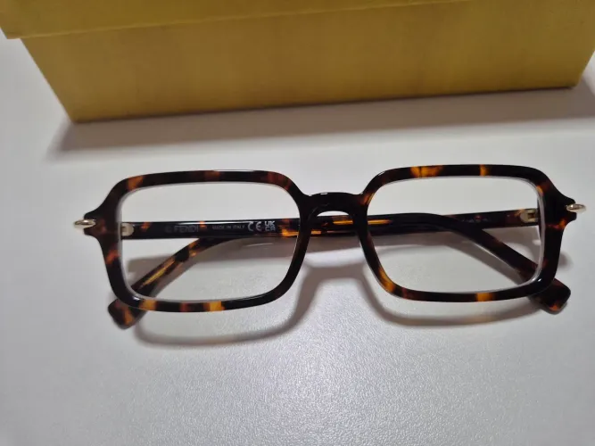 Armação original Fendi nova (modelo viralizado)