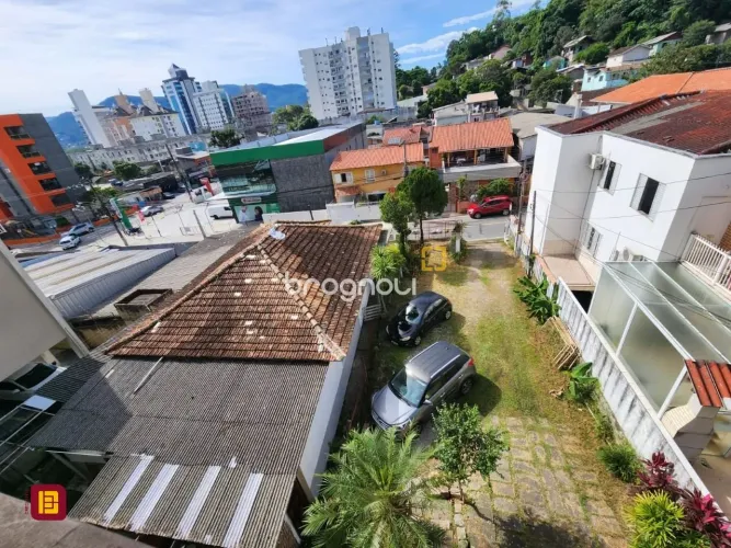 Terreno na Agronômica com viabilidade de construção