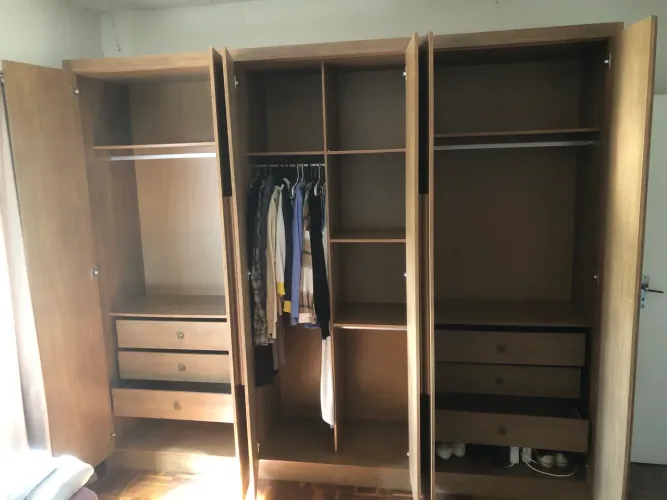 Guarda-Roupa Casal Ripado- 6 Portas, 6 Gavetas, MDF, Excelente Estado
