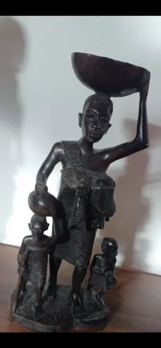 Estátua madeira maciça