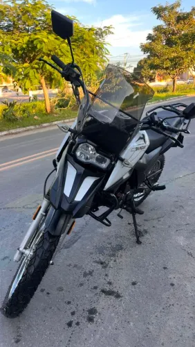 Vendo Shineray SHI175, ano 2025, branca, Único dono. Particular.