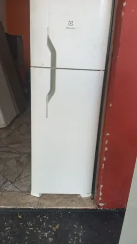 Geladeira Electrolux semi nova