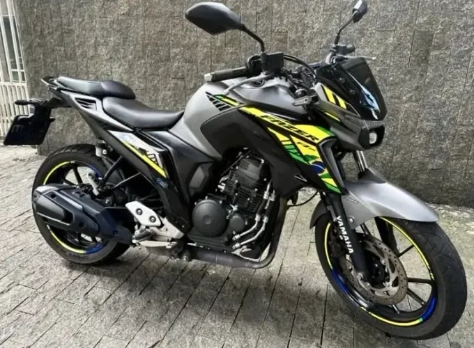 MOTO FAZZER FZ25