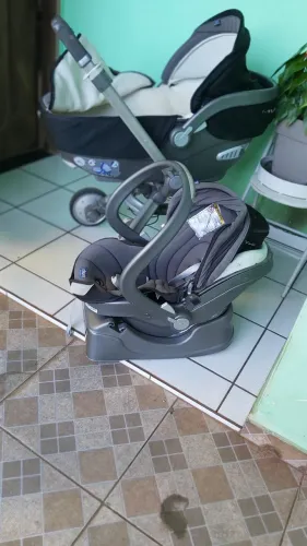 Carrinho de Bebê com diversas utilidades