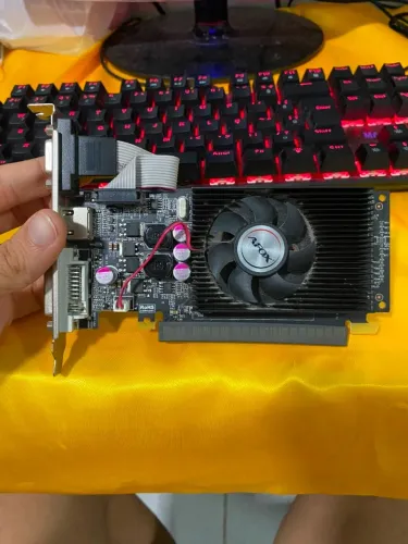 Placa de video gt 210 1gb