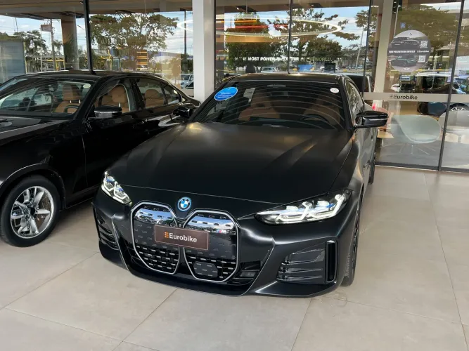 BMW i4 M50 (elétrico) 2024