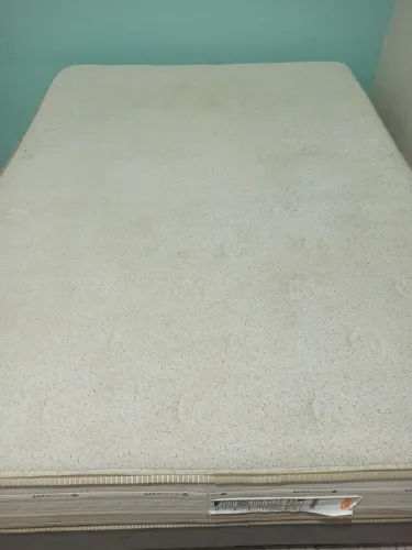 Cama box casal com colchão em perfeito estado 