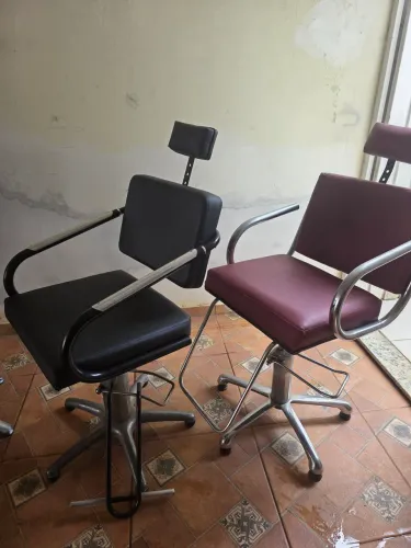 2 CADEIRAS QUADRADAS HIDRÁULICA (SEMI RECLINAVEL)