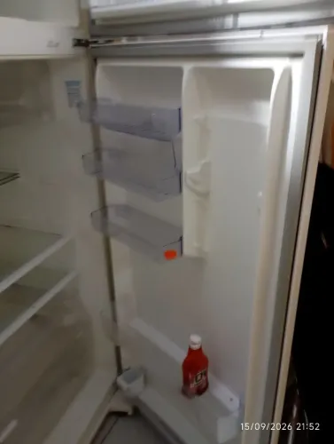 GELADEIRA ELETROLUX ÓTIMO ESTADO SEMI NOVA APENAS 900 REAIS NAO ACEITO PROPOSTA