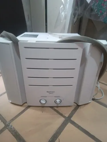 Vendo ar condicionado praticamente novo usado apenas 4 meses de uso