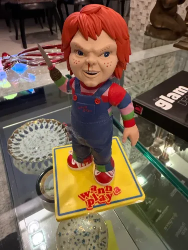 boneco Chucky 9" Deluxe Vinyl Figure 