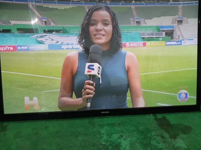 Tv Samsung plasma 51 polegadas não é smart 
