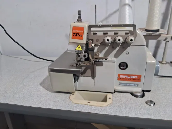 Maquina overlock Siruba direct drive